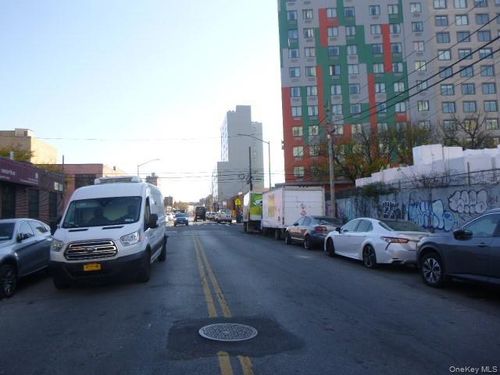 8-07 W 38th St, New York, NY, 10018-0165 | Card Image