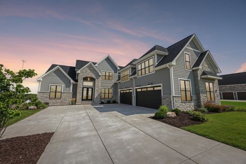 N40W23678 William Way, Pewaukee, WI, 53072-1119 | Card Image