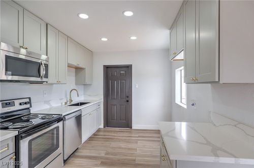 11 Magnesium St, Henderson, NV, 89015-7112 | Card Image