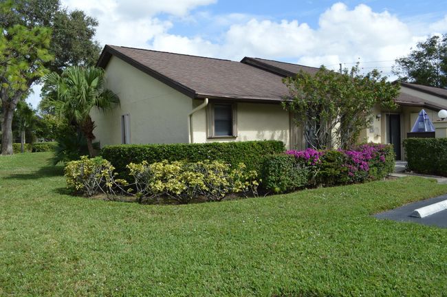 7 Bay Cedar Ct, Condo with 3 bedrooms, 2 bathrooms and null parking in Royal Palm Beach FL | Image 9