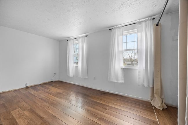 Large and bright master bedroom | Image 18