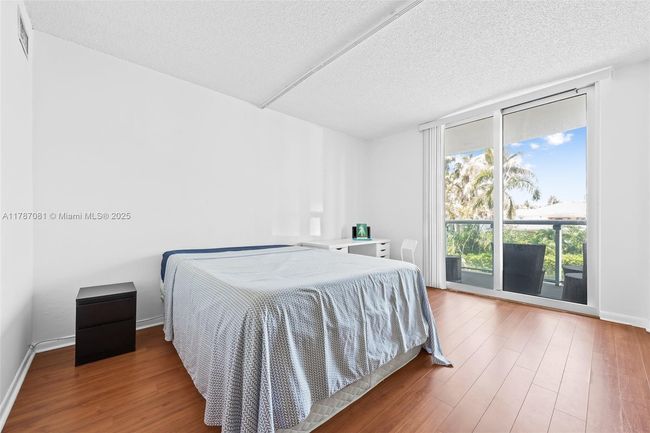 APT-226 - 19380 Collins Ave, Condo with 2 bedrooms, 2 bathrooms and null parking in Sunny Isles Beach FL | Image 5