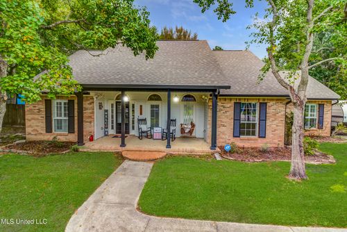 8812 Old Walnut Rd, Ocean Springs, MS, 39564-9573 | Card Image
