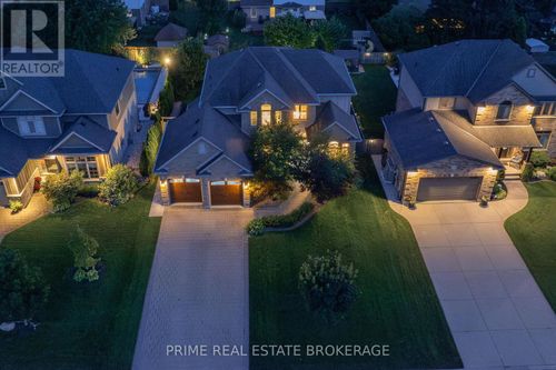 56 Fieldstone Cres S, Komoka, ON, N0L1R0 | Card Image