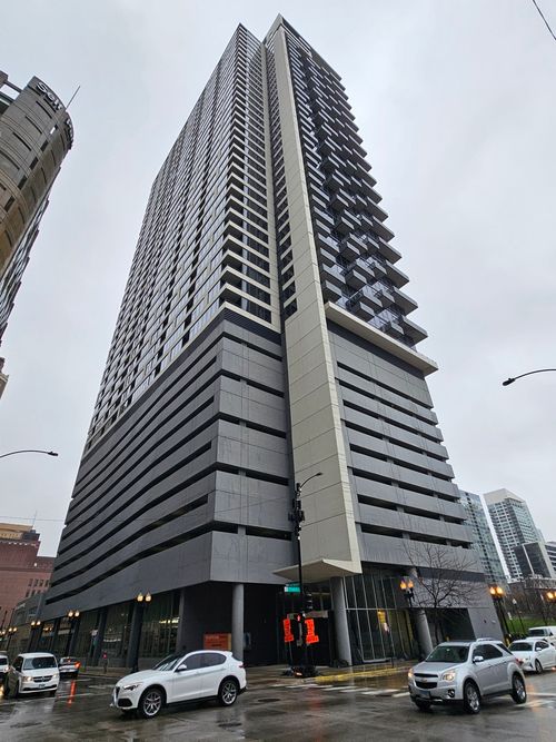 2202-235 Van Buren St, Chicago, IL, 60607-3935 | Card Image