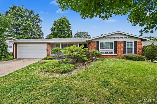 3265 Classic Drive, Florissant, MO, 63033 | Card Image