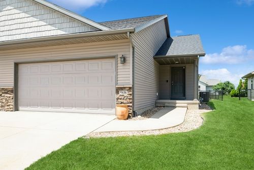 5616 Dostal Dr Sw, Cedar Rapids, IA, 52404-1209 | Card Image