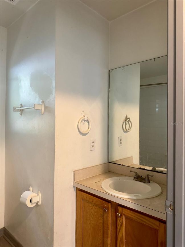 Hall Bathroom | Image 32
