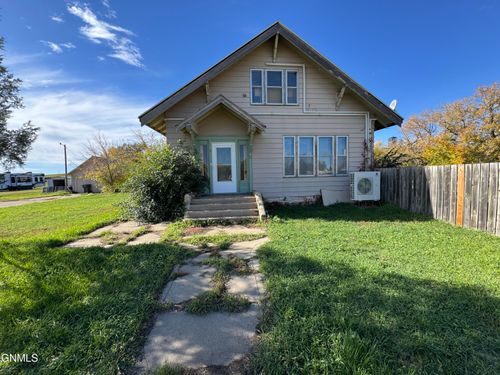 908 Elk St, Alexander, ND, 58831-3102 | Card Image