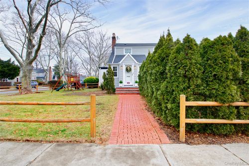 20 Salisbury Ave, Stewart Manor, NY, 11530-3838 | Card Image