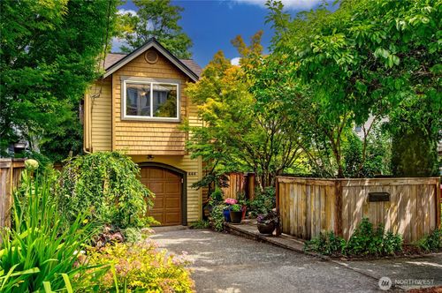 444 26th Avenue E, Seattle, WA, 98112 | Card Image