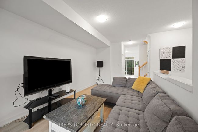 84 Lyall Stokes Cir, House attached with 4 bedrooms, 3 bathrooms and 1 parking in Mount Albert ON | Image 6