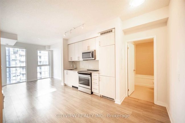 1616 - 4055 Parkside Village Dr, Condo with 2 bedrooms, 2 bathrooms and null parking in Mississauga ON | Image 8