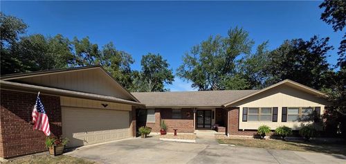 900 Holly Ave, Harrisonville, MO, 64701-2744 | Card Image