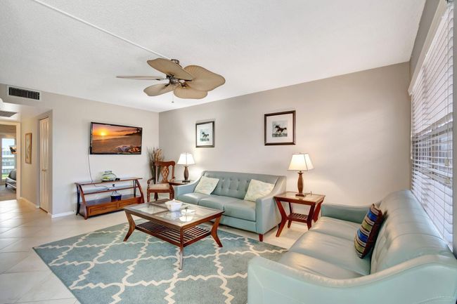 4049 Wolverton C, Condo with 2 bedrooms, 2 bathrooms and null parking in Boca Raton FL | Image 9