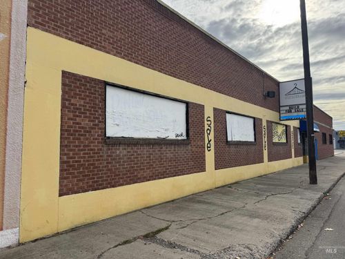 136 Se 2nd St, Ontario, OR, 97914-2822 | Card Image