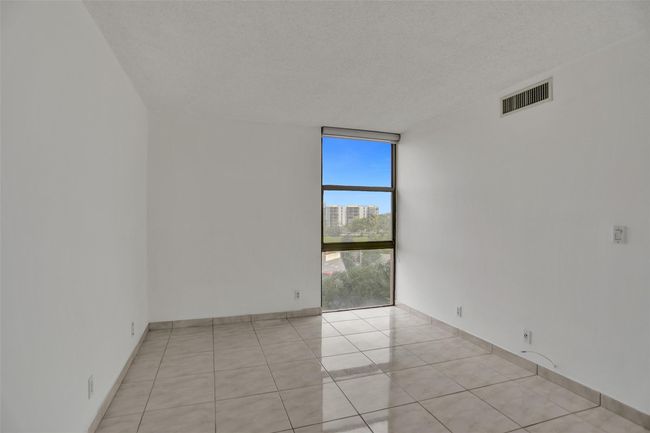 523 - 20301 W Country Club Dr, Condo with 2 bedrooms, 2 bathrooms and null parking in Aventura FL | Image 12