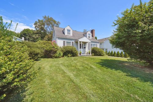 42 Sylvan Knoll Rd, Stamford, CT, 06902-5312 | Card Image