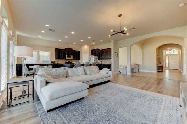 2407 Lost Bridge Ln, House other with 4 bedrooms, 2 bathrooms and 2 parking in Pearland TX | Image 4