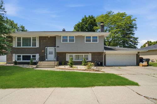 935 E 169th St, South Holland, IL, 60473-3013 | Card Image