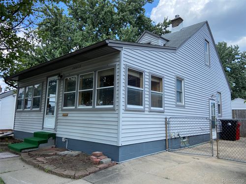 28072 Rosemont St, Roseville, MI, 48066-2436 | Card Image