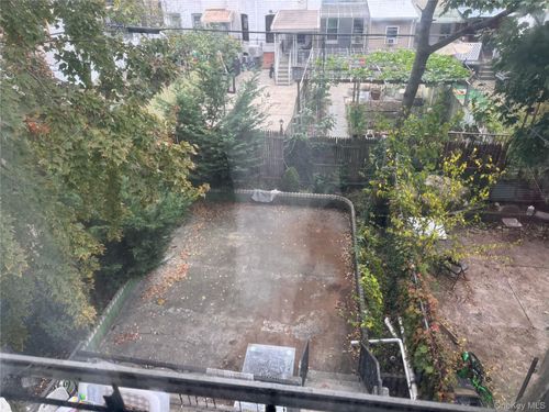 191 Grant Ave, Brooklyn, NY, 11208-1811 | Card Image