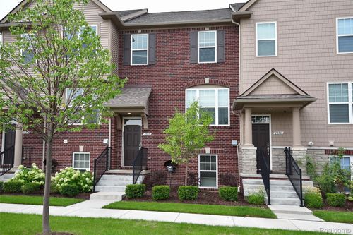 2888 Glenbar Cir, Rochester Hills, MI, 48307-4358 | Card Image