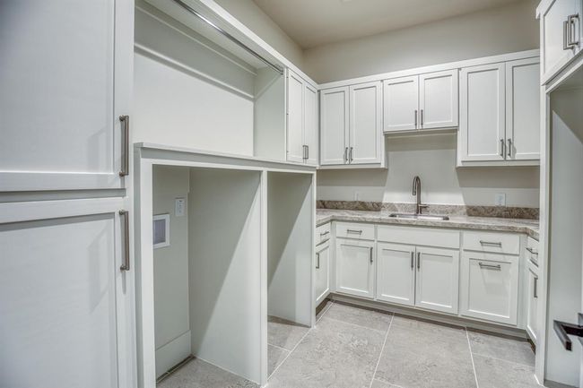 4961 Hartfield Rd, Home with 4 bedrooms, 5 bathrooms and 2 parking in Round Top TX | Image 12
