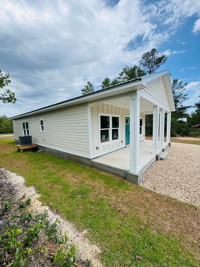 1722 Landing St, House other with 3 bedrooms, 2 bathrooms and 3 parking in Carrabelle FL | Image 6