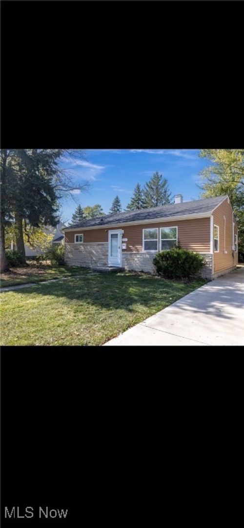 207 Fairlawn Ave, Elyria, OH, 44035-6113 | Card Image