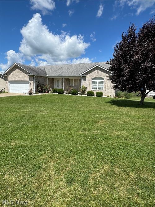 46121 Country Lake Dr, Saint Clairsville, OH, 43950-7700 | Card Image