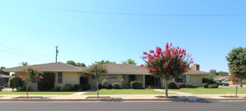 700 Sequoia Dr, Exeter, CA, 93221-1315 | Card Image