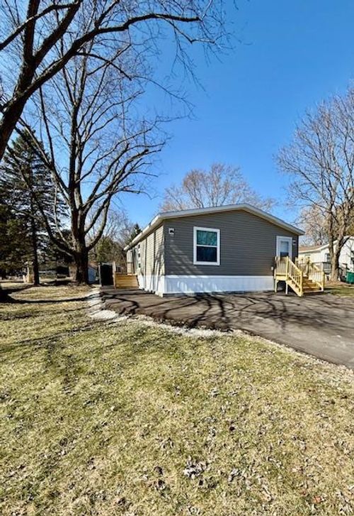 lot-m57-N65W22201 Saint James Dr, Sussex, WI, 53089-2973 | Card Image