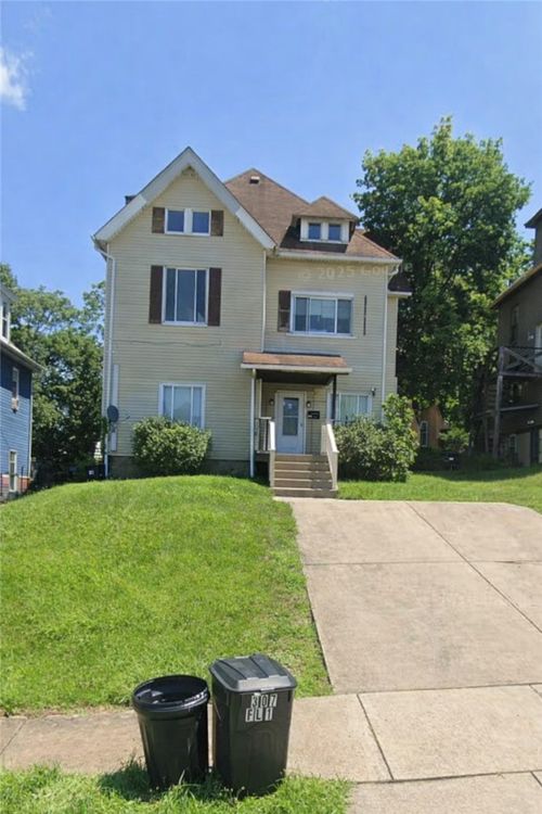 307 Walnut St, Irwin, PA, 15642-3529 | Card Image