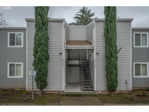 15-2702 Se 138th Ave, Portland, OR, 97236-2818 | Card Image