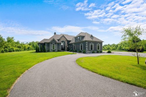 11694 Robinshire St, Temperance, MI, 48182-9610 | Card Image