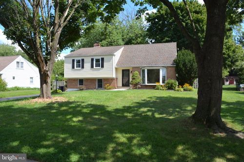 1320 Green Tree Ln, WEST CHESTER, PA, 19380-1316 | Card Image