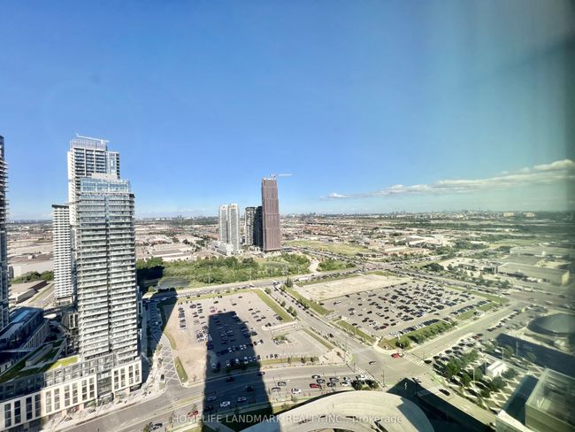 3702 - 5 Buttermill Ave, Condo with 3 bedrooms, 2 bathrooms and null parking in Vaughan ON | Image 12