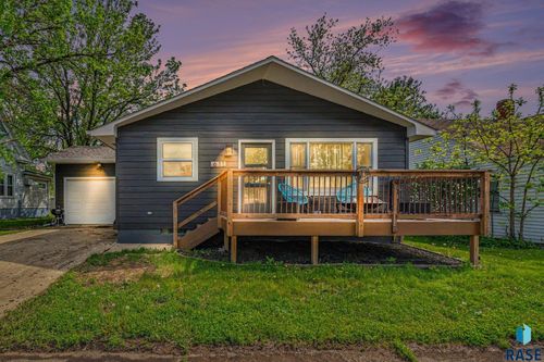 611 E 3rd St Street, Bridgewater, SD, 57319 | Card Image