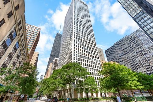 303-260 E Chestnut St, Chicago, IL, 60611-2426 | Card Image