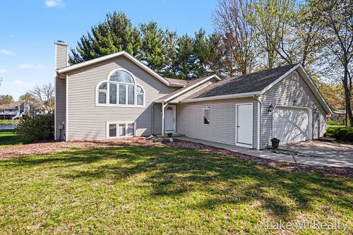 429 Pine Lake Ct, Holland, MI, 49424-6496 | Card Image