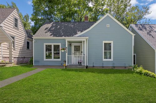 411 22nd St Ne, Cedar Rapids, IA, 52402-6330 | Card Image