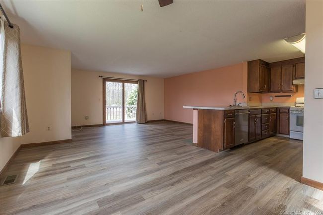 1 - 1 Oak Forest Dr, Condo with 3 bedrooms, 1 bathrooms and 2 parking in Manchester CT | Image 10