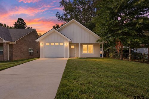 704 Spell St, Kilgore, TX, 75662 | Card Image