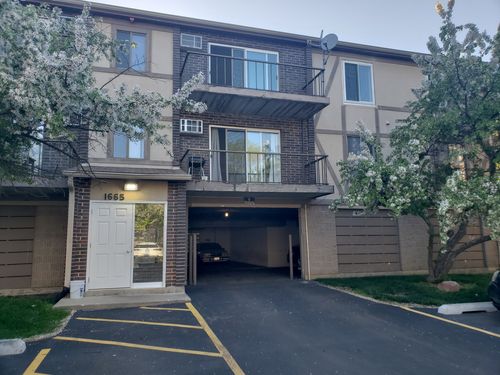 103-1665 Coach Dr, Naperville, IL, 60565-2452 | Card Image