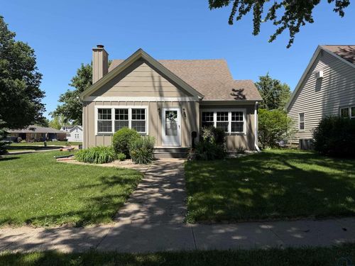 321 2nd St Nw, Orange City, IA, 51041-1416 | Card Image