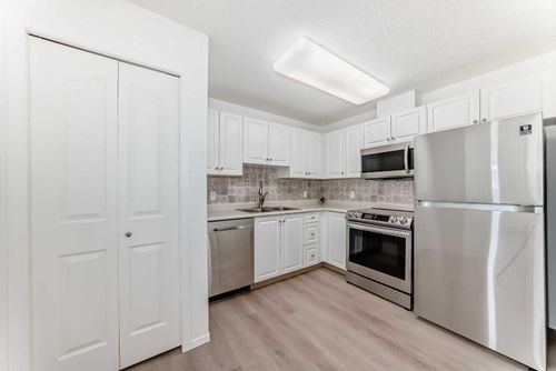 412-5000 Somervale Crt Sw, Calgary, AB, T2Y4M1 | Card Image