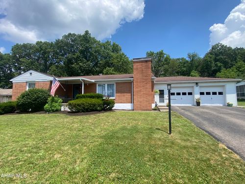 140 Devon Dr, Hollidaysburg, PA, 16648-2840 | Card Image