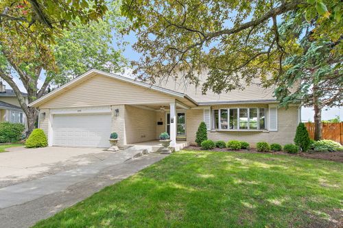 2019 E Avon Ln, Arlington Heights, IL, 60004-4206 | Card Image