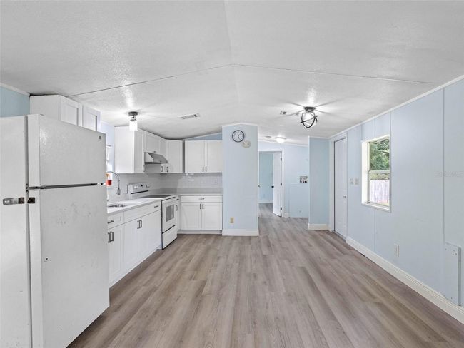 8714 N Meadowview Cir, House other with 2 bedrooms, 2 bathrooms and null parking in Tampa FL | Image 12